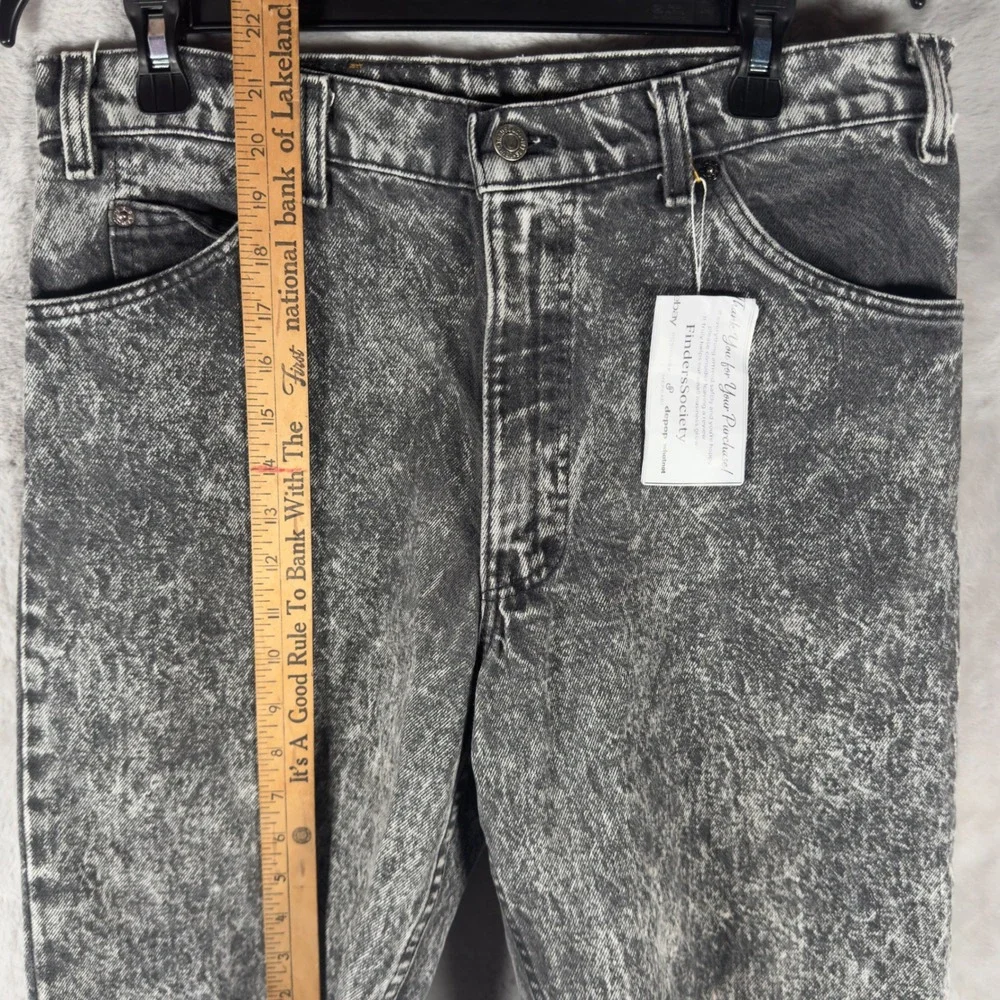 Vintage 80s Levis 550 Mens Grey Acid Wash Denim Cut Off Shorts Made in USA 34 30